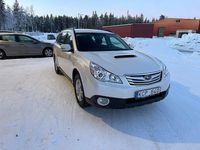 Begagnad Subaru Outback 150 HK (110 kW) 2010 Vit Kombi