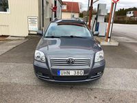Begagnad Toyota Avensis 147 HK (108 kW) 2003 Grå Kombi