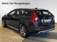Begagnad Volvo V60 CC Summum 192 HK (141 kW) 2016 Grå Kombi