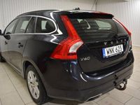 Begagnad Volvo V60 Momentum 181 HK (133 kW) 2015 Svart Kombi
