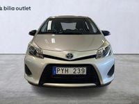 Begagnad Toyota Yaris Hybrid Life 101 HK (74 kW) 2013 Silver Halvkombi