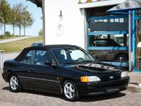 Begagnad Ford Escort Cabriolet 105 HK (77 kW) 1991 Svart Cab