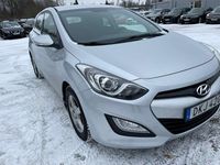 Begagnad Hyundai i30 Comfort 135 HK (99 kW) 2014 Silver metallic