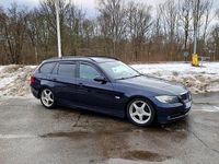 Begagnad BMW 325 Advantage 218 HK (160 kW) 2006 Blå Kombi
