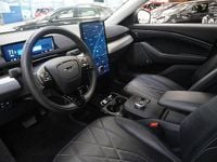 Begagnad Ford Mustang Mach-E Standard Range 197 kW (269 HK) 2022 Absolute black pnzat SUV