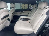 begagnad BMW 730L d xDrive Pure Excellence, HUD, Laser, Sky Lounge mm