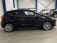 begagnad Ford Fiesta 5-dörrar 1.0 EcoBoost 100 HK / Adaptiv / CarPlay / 6 VÄXL /