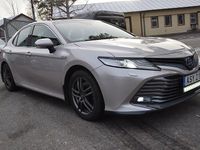 Begagnad Toyota Camry Hybrid Executive 218 HK (160 kW) 2020 Ljusbrun Sedan
