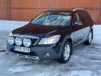 begagnad Skoda Octavia Scout 2.0 TDI 4x4 D-värm Navi Ny servad