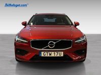 Begagnad Volvo V60 Momentum 2021 Röd Kombi