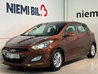 begagnad Hyundai i30 5-dörrar 1.6 Automat MoK Psens Kamkedja S V-hjul 2014, Halvkombi