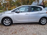 begagnad Peugeot 208 5-dörrar 1.2 VTi *Bensin *6000 mil