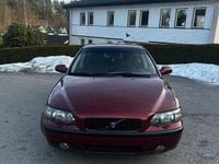 Begagnad Volvo S60 Business Edition 170 HK (125 kW) 2001 Vinröd metallic Sedan