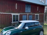 Begagnad Mini Cooper 136 HK (100 kW) 2017 Vitt tak och ränder Halvkombi