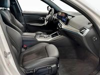 Begagnad BMW 330e M Sport 2023 Vit Kombi