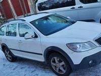 Begagnad Skoda Octavia Scout 140 HK (102 kW) 2012 Kombi