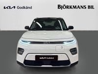 Begagnad Kia Soul EV Advance 150 kW (204 HK) 2023 /f1d/ clear white / black (s) SUV