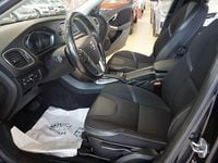 Begagnad Volvo V40 Momentum 150 HK (110 kW) 2015 Svart Halvkombi