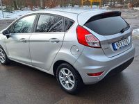Begagnad Ford Fiesta 100 HK (73 kW) 2017 Moondust metallic silver