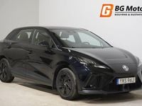 Begagnad MG MG4 EV 125 kW (170 HK) 2023 Svart Halvkombi