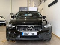 Begagnad Volvo V60 CC Momentum 197 HK (144 kW) 2021 Svart Kombi