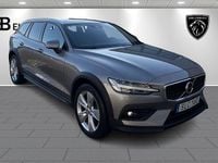 Begagnad Volvo V60 CC Momentum 190 HK (139 kW) 2019 Grå metallic Kombi