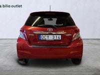 Begagnad Toyota Yaris Style 99 HK (72 kW) 2011 Röd Halvkombi