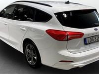 Begagnad Ford Focus 125 HK (91 kW) 2022 Frozen white Kombi