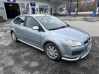 begagnad Ford Focus Ghia 1.6 Ti-VCT ny besiktad låg mil 10000mil