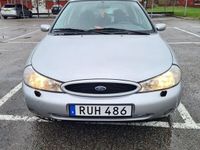 begagnad Ford Mondeo Halvkombi 2.0 GLX