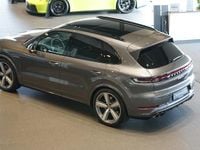 Begagnad Porsche Cayenne 476 HK (350 kW) 2024 Grå SUV