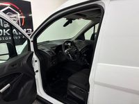 Begagnad Ford Transit Connect 95 HK (69 kW) 2015 Vit Minibuss