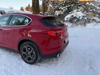 Begagnad Alfa Romeo Stelvio 280 HK (205 kW) 2017 Röd SUV