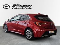 Begagnad Toyota Corolla Hybrid Style 141 HK (103 kW) 2023 Röd Halvkombi