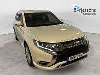 Begagnad Mitsubishi Outlander 227 HK (166 kW) 2019 Vit SUV