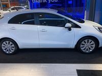 begagnad Kia Rio 5-dörrar 1.4 AUT VHJUL 2014, Halvkombi