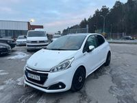 begagnad Peugeot 208 1.2 VTi 82hk Endast Style 7700 mil Panorama