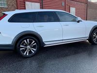 Begagnad Volvo V90 CC Momentum 190 HK (139 kW) 2019 Vit Kombi