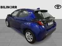 Begagnad Toyota Yaris Hybrid Active 117 HK (86 kW) 2022 Mörkblå (blå) Halvkombi