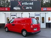 Begagnad Hyundai H-1 170 HK (125 kW) 2012 Röd Minibuss