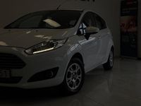 Begagnad Ford Fiesta Titanium 80 HK (58 kW) 2015 Vit Halvkombi