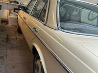 Begagnad Mercedes 230 109 HK (80 kW) 1979