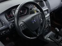 Begagnad Volvo V40 Kinetic 122 HK (89 kW) 2015 Svart Halvkombi