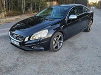 Begagnad Volvo S60 R-Design 304 HK (223 kW) 2012 Svart metallic Sedan