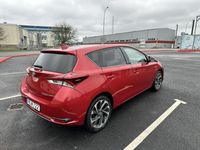 begagnad Toyota Auris Hybrid 2016.