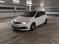 Begagnad Toyota Auris Hybrid 136 HK (100 kW) 2017