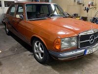 Begagnad Mercedes 240 1977