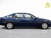 Begagnad Opel Vectra 116 HK (85 kW) 1990 Blå Halvkombi
