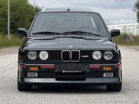 Begagnad BMW M3 220 HK (161 kW) 1987 Diamant svart Sedan