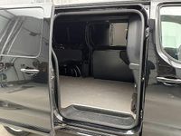 Begagnad Toyota Proace 100 kW (136 HK) 2023 Svart Minibuss